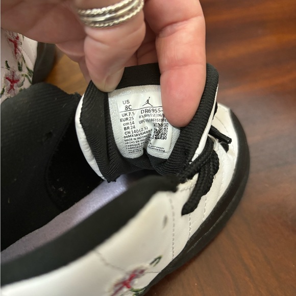 Nike Jordan's Size 8 - Picture 9 of 9